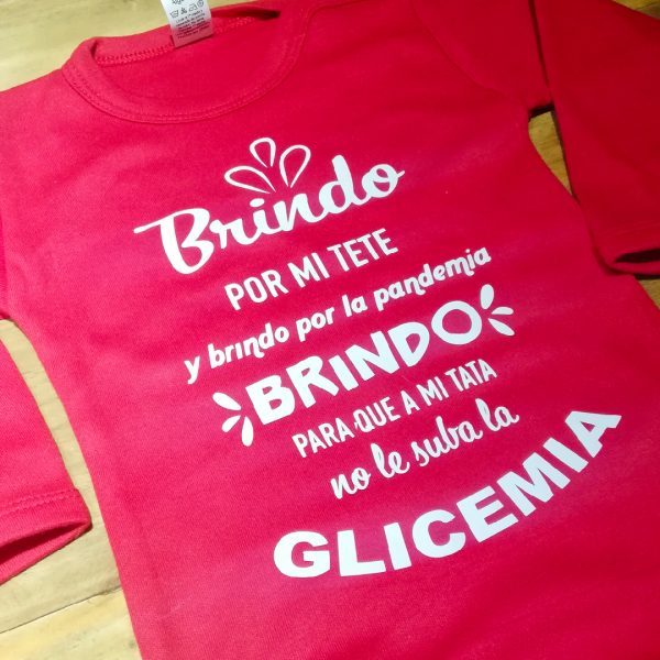 Brindo por mi tete y por la pandemia y que al tata no le suba la glicemia