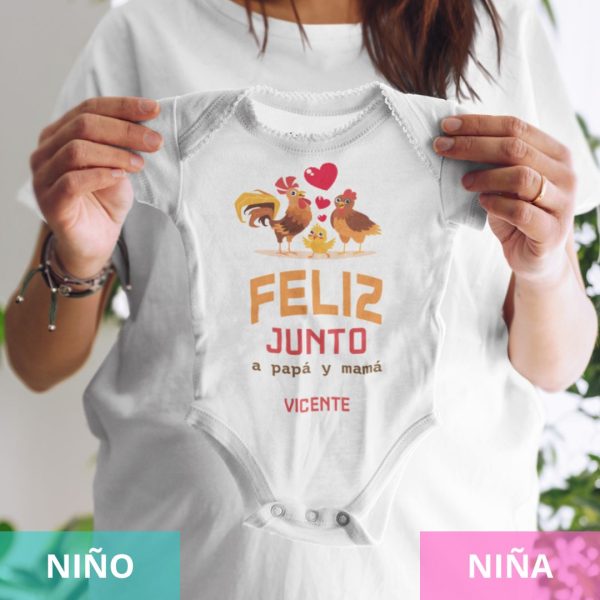 Feliz junto a mamá y papá