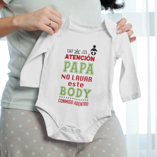 Atención Papá, no lavar este body conmigo adentro